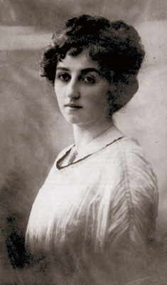 Vida Ružić, „one of the most beautiful girls of Belgrade”, one year before she got married to Crnjanski (November 10th 1921)